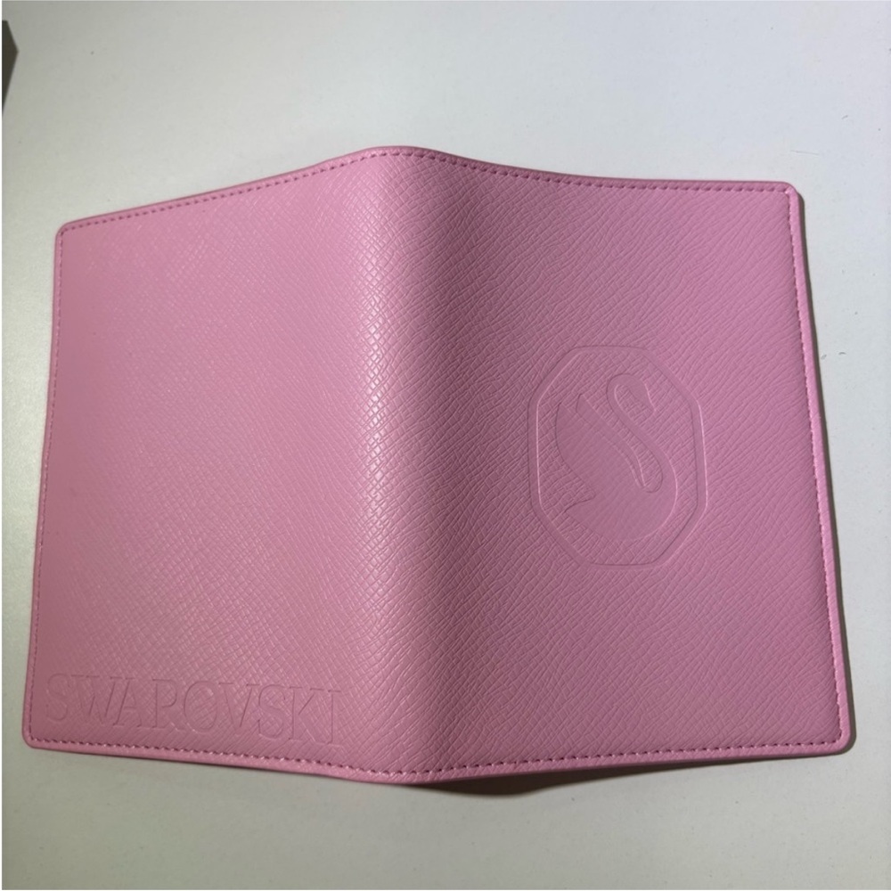 Swarovski gift passport holder - Picture 5 of 12